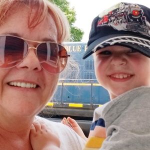 Meet your Posher, Elizabeth